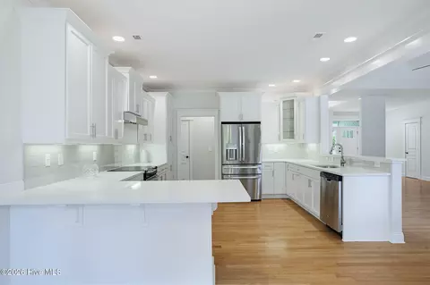 Kitchen - 23 Stonegate Cir, Hampstead, NC 28443 photo 5 of 9