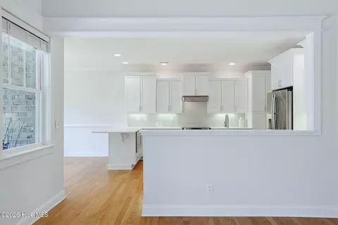 Kitchen - 23 Stonegate Cir, Hampstead, NC 28443 photo 6 of 9