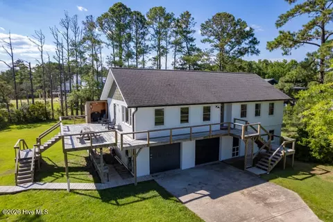 102 Crows Nest St, Oriental, NC 28571