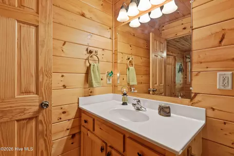 Bath - 383 Hy Cobb Dr, Murphy, NC 28906 photo 5 of 7