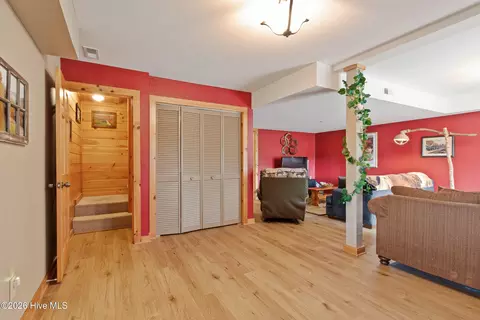 Entry Way - 383 Hy Cobb Dr, Murphy, NC 28906 photo 9 of 15