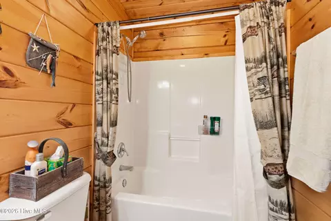 Bath - 383 Hy Cobb Dr, Murphy, NC 28906 photo 4 of 7