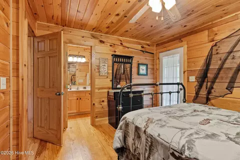 Bedroom - 383 Hy Cobb Dr, Murphy, NC 28906 photo 8 of 12