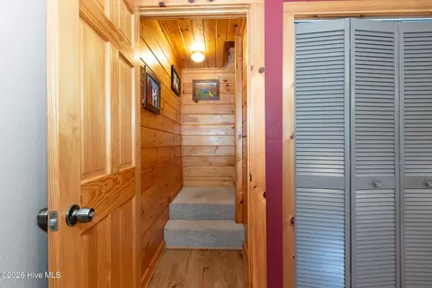 Entry Way - 383 Hy Cobb Dr, Murphy, NC 28906 photo 8 of 15