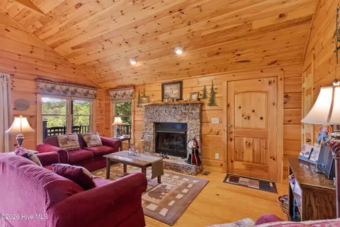 Living - 383 Hy Cobb Dr, Murphy, NC 28906 photo 2 of 7