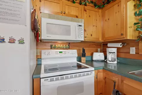 Kitchen - 383 Hy Cobb Dr, Murphy, NC 28906 photo 4 of 4