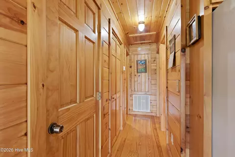 Entry Way - 383 Hy Cobb Dr, Murphy, NC 28906 photo 2 of 15