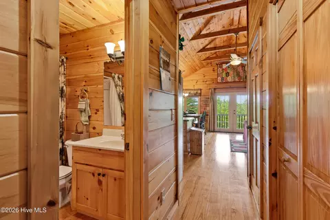 Entry Way - 383 Hy Cobb Dr, Murphy, NC 28906 photo 5 of 15