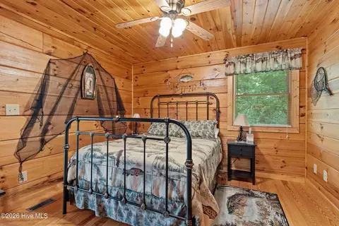 Bedroom - 383 Hy Cobb Dr, Murphy, NC 28906 photo 6 of 12