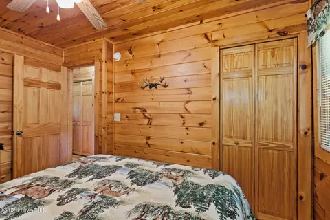 Bedroom - 383 Hy Cobb Dr, Murphy, NC 28906 photo 3 of 12
