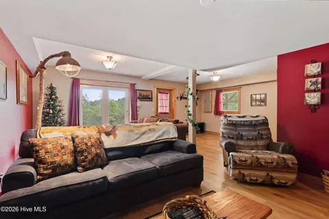 Living - 383 Hy Cobb Dr, Murphy, NC 28906 photo 6 of 7