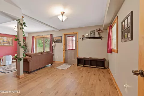 Entry Way - 383 Hy Cobb Dr, Murphy, NC 28906 photo 10 of 15