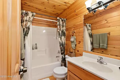 Bath - 383 Hy Cobb Dr, Murphy, NC 28906 photo 1 of 7