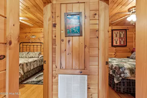 Entry Way - 383 Hy Cobb Dr, Murphy, NC 28906 photo 4 of 15