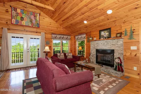 Living - 383 Hy Cobb Dr, Murphy, NC 28906 photo 4 of 7
