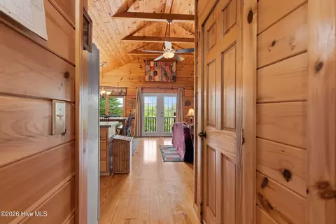 Entry Way - 383 Hy Cobb Dr, Murphy, NC 28906 photo 3 of 15