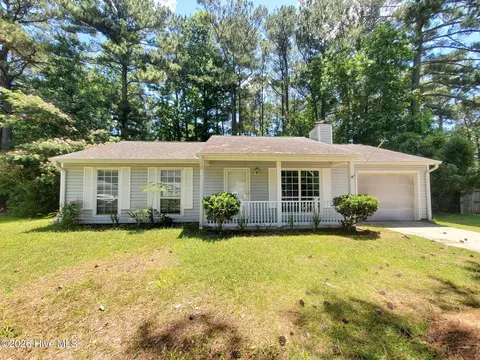 204 Rockledge Ct, Jacksonville, NC 28546