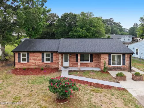 110 Lance Ct, Jacksonville, NC 28546