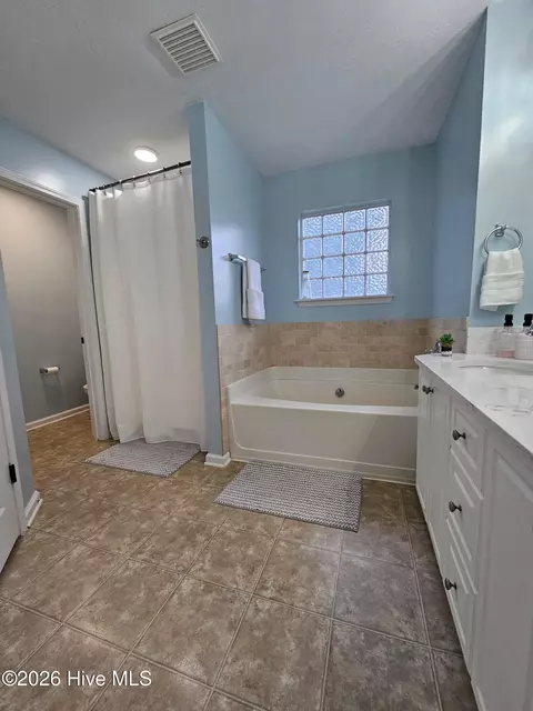 Bath - 104 Wells Dr, Harlem, GA 30814 photo 6 of 7