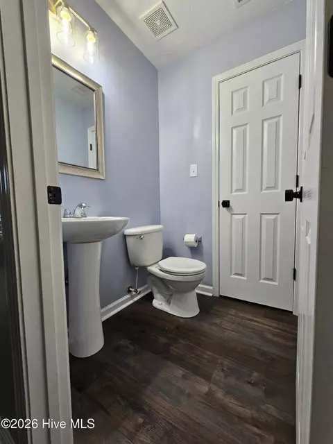 Bath - 104 Wells Dr, Harlem, GA 30814 photo 2 of 7