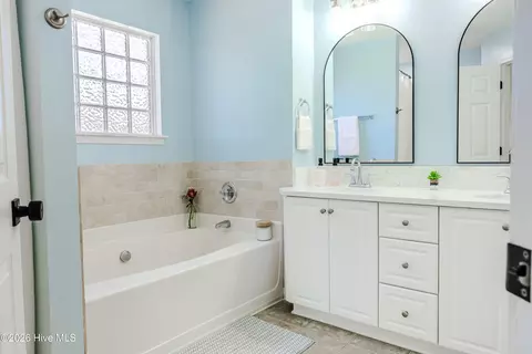 Bath - 104 Wells Dr, Harlem, GA 30814 photo 3 of 7