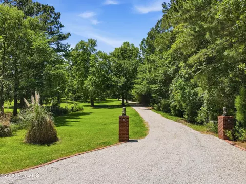 Exterior - 516 Long Point Rd, Chocowinity, NC 27817 photo 1 of 3