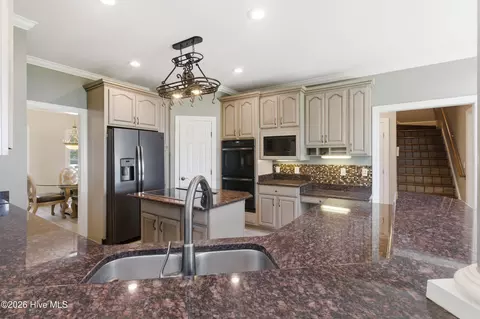 Kitchen - 516 Long Point Rd, Chocowinity, NC 27817 photo 3 of 4