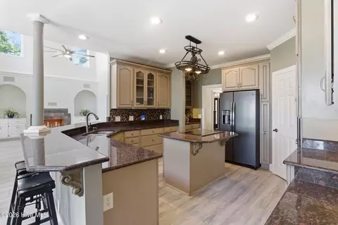 Kitchen - 516 Long Point Rd, Chocowinity, NC 27817 photo 2 of 4