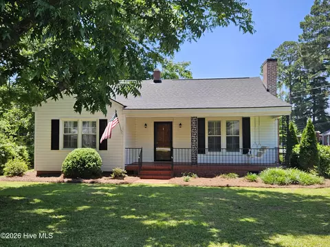 207 Stewart Ave, Clinton, NC 28328