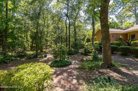 105 Magnolia Ct, Pine Knoll Shores, NC 28512