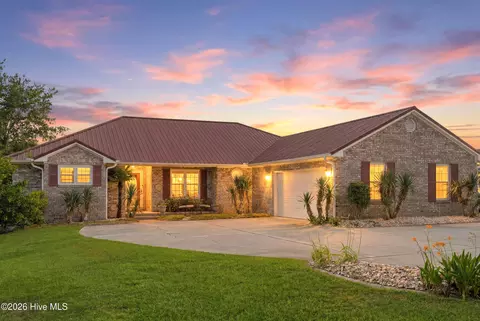 132 Gemstone Dr, Sneads Ferry, NC 28460