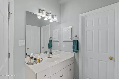 Bath - 4513 Guildford Ct, Evans, GA 30809 photo 5 of 9