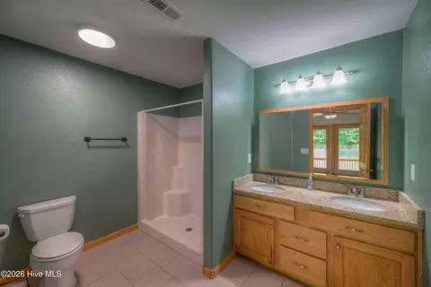 Bath - 815 Rockridge Rd, Murphy, NC 28906 photo 3 of 3