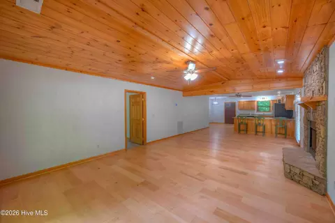 Living - 815 Rockridge Rd, Murphy, NC 28906 photo 3 of 5