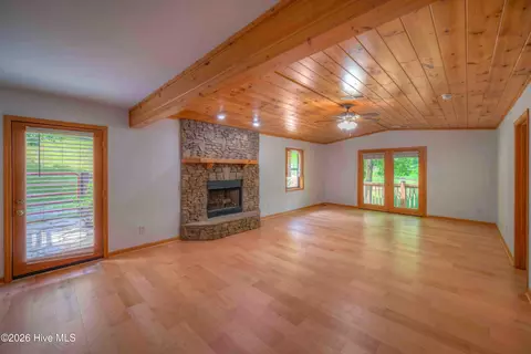 Living - 815 Rockridge Rd, Murphy, NC 28906 photo 4 of 5