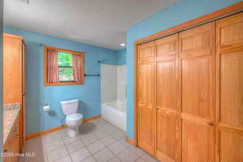 Bath - 815 Rockridge Rd, Murphy, NC 28906 photo 1 of 3