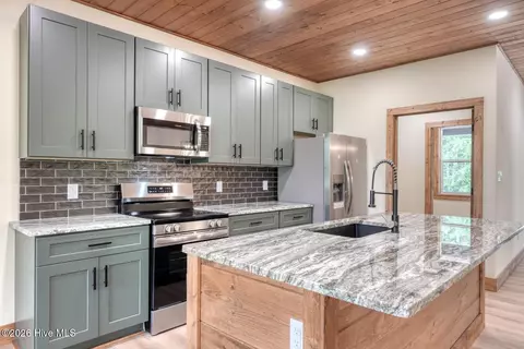Kitchen - 460 River Mountain Rd, Murphy, NC 28906 photo 4 of 7