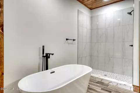 Bath - 460 River Mountain Rd, Murphy, NC 28906 photo 3 of 7