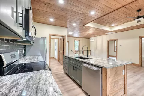 Kitchen - 460 River Mountain Rd, Murphy, NC 28906 photo 6 of 7