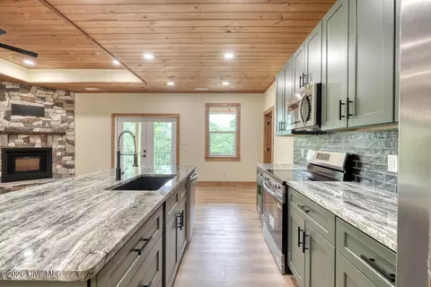 Kitchen - 460 River Mountain Rd, Murphy, NC 28906 photo 7 of 7