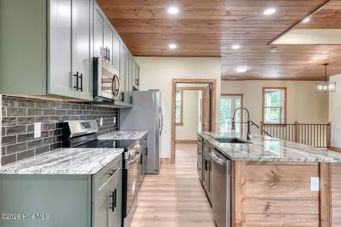 Kitchen - 460 River Mountain Rd, Murphy, NC 28906 photo 5 of 7