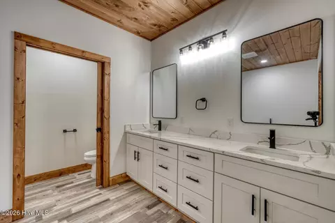 Bath - 460 River Mountain Rd, Murphy, NC 28906 photo 1 of 7