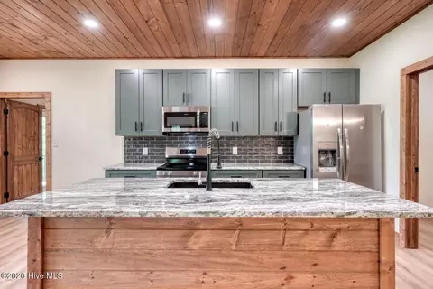 Kitchen - 460 River Mountain Rd, Murphy, NC 28906 photo 3 of 7