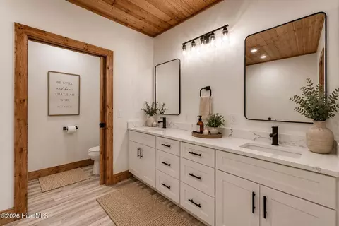 Bath - 460 River Mountain Rd, Murphy, NC 28906 photo 2 of 7