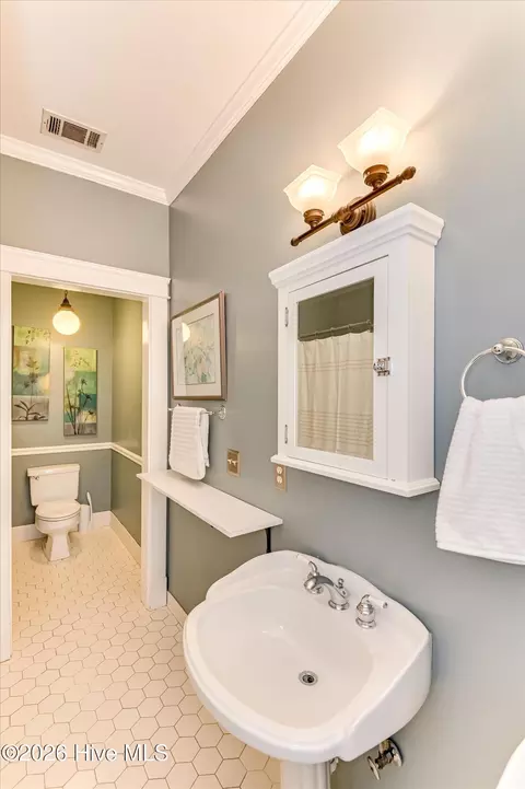 Bath - 1343 Winter St, Augusta, GA 30904 photo 2 of 4