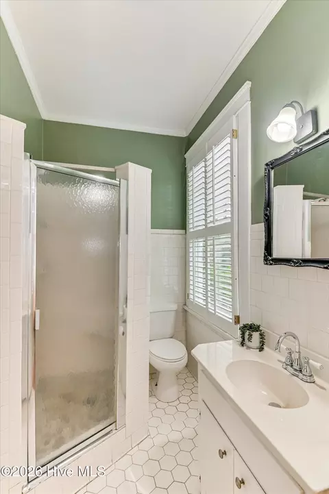 Bath - 1343 Winter St, Augusta, GA 30904 photo 3 of 4