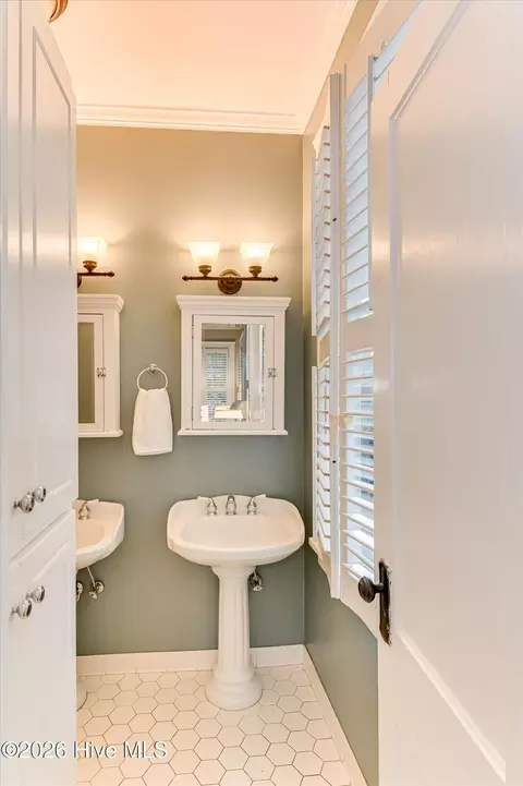 Bath - 1343 Winter St, Augusta, GA 30904 photo 1 of 4