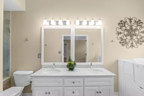 Bath - 5174 Saddle Cir, Evans, GA 30809 photo 1 of 6
