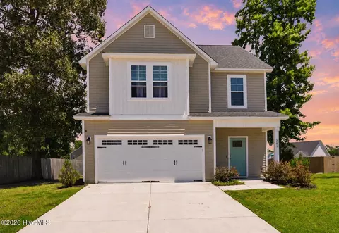203 Broadleaf Dr, Jacksonville, NC 28546