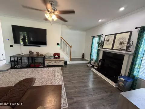 Living - 209 Middle Ridge Dr, Hubert, NC 28539 photo 2 of 4